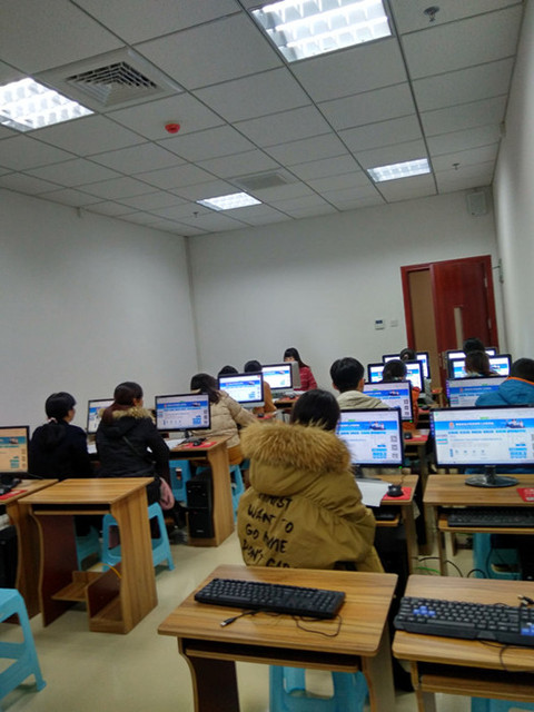 计算机上课场景.jpg